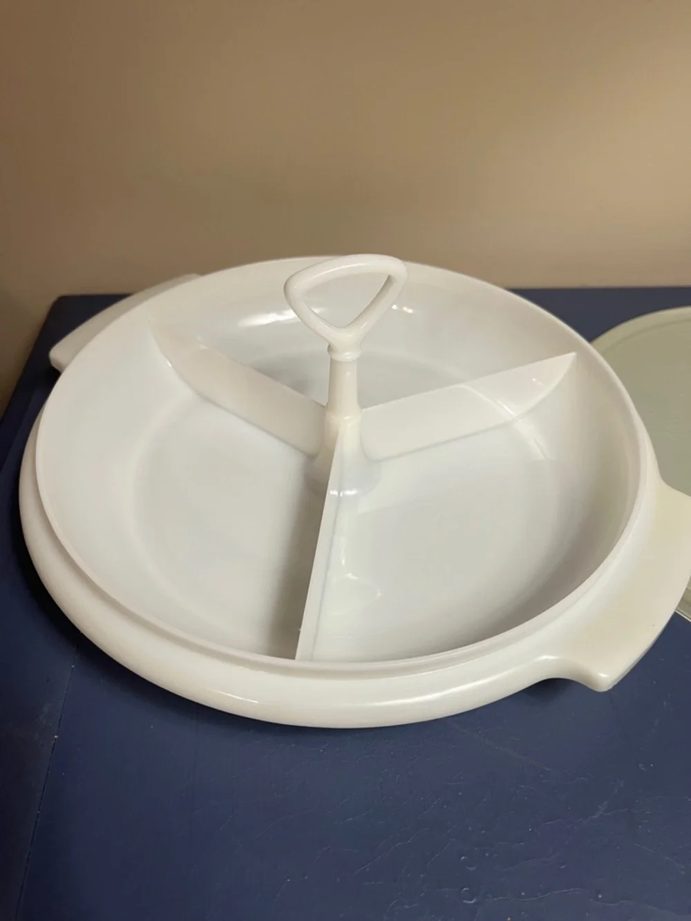 Tupperware 8 in Round Divided Serving Tray with Lid - White/Cream